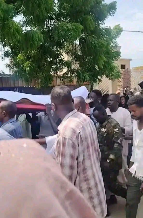 تحول حفل زواج في أمدرمان إلى مأتم عزاء بعد وفاة العريس إثر إصابته بطلق ناري أطلقه صديقه.