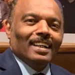 الفساد أو الاعتقاد به يهدد وحدة السودان تحتاج مواجهة جادة وشفافة.