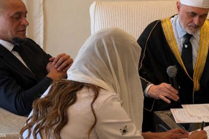 كارلوس والطاهري: صور زفاف قديمة تثير موجة عربية جديدة