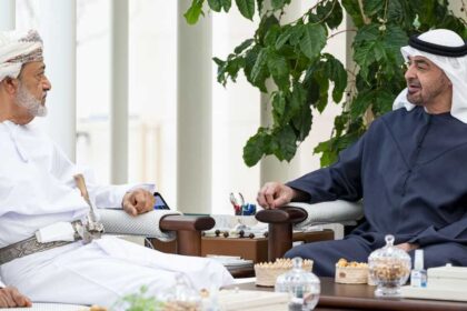 الشيخ محمد بن زايد يستقبل السلطان هيثم بن طارق في زيارة للإمارات