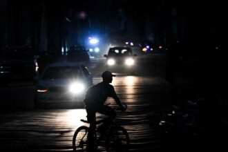 كوبا تعلن انقطاعاً كاملاً في الكهرباء وغمر البلاد بالظلام