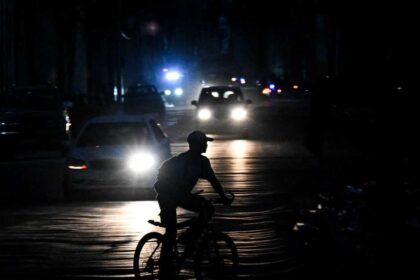 كوبا تعلن انقطاعاً كاملاً في الكهرباء وغمر البلاد بالظلام