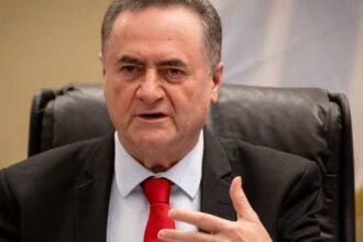 وزير الدفاع يعلن استئناف إفراج عن ناشط يميني متطرف رغم معارضته وهدد باستبدال قائد القيادة المركزية