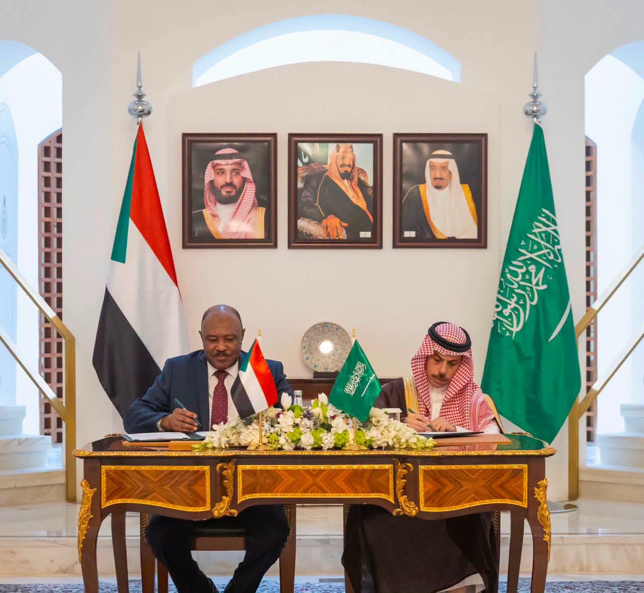 السعودية تثبت علاقاتها السودانية ردا على ضغوط الولايات المتحدة.