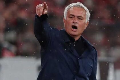 ريال مدريد يوقع مع مورينيو عقدا لثلاث مواسم ويحتفل بعودته للولاية الثانية.
