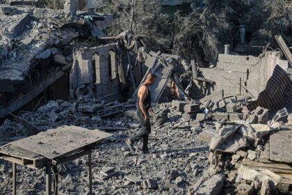 غارة إسرائيلية تودي بحياة 5 أشخاص بمن فيهم طفل في ميناء غزة