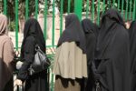 الجامعة الوطنية ترفض استقبال طالبة محجبة بحجة عدم تقبّلها المحجبات.