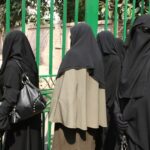 الجامعة الوطنية ترفض استقبال طالبة محجبة بحجة عدم تقبّلها المحجبات.