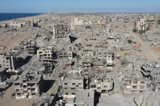 غزة: الأنقاض تتحول إلى مورد مؤقت لـاقتصاد البقاء في ظل الحرب المستمرة.