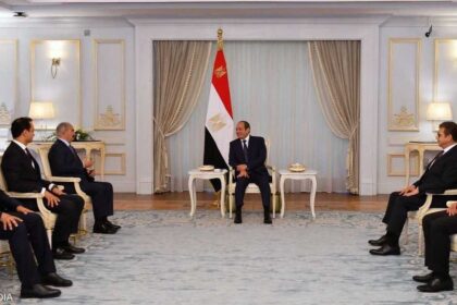 السيسي يؤكد موقف مصر الثابت تجاه ليبيا ودعم استقرارها ووحدتها