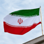 استمرار عوامل عدم الاستقرار في إيران قد يقود إلى سقوط مدوي يطال بنية الدولة الاقتصادية والدستورية.
