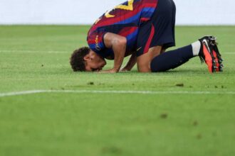 برشلونة يفوز على الأهلي بثنائية في مباراة ودية قبل بداية الموسم الجديد