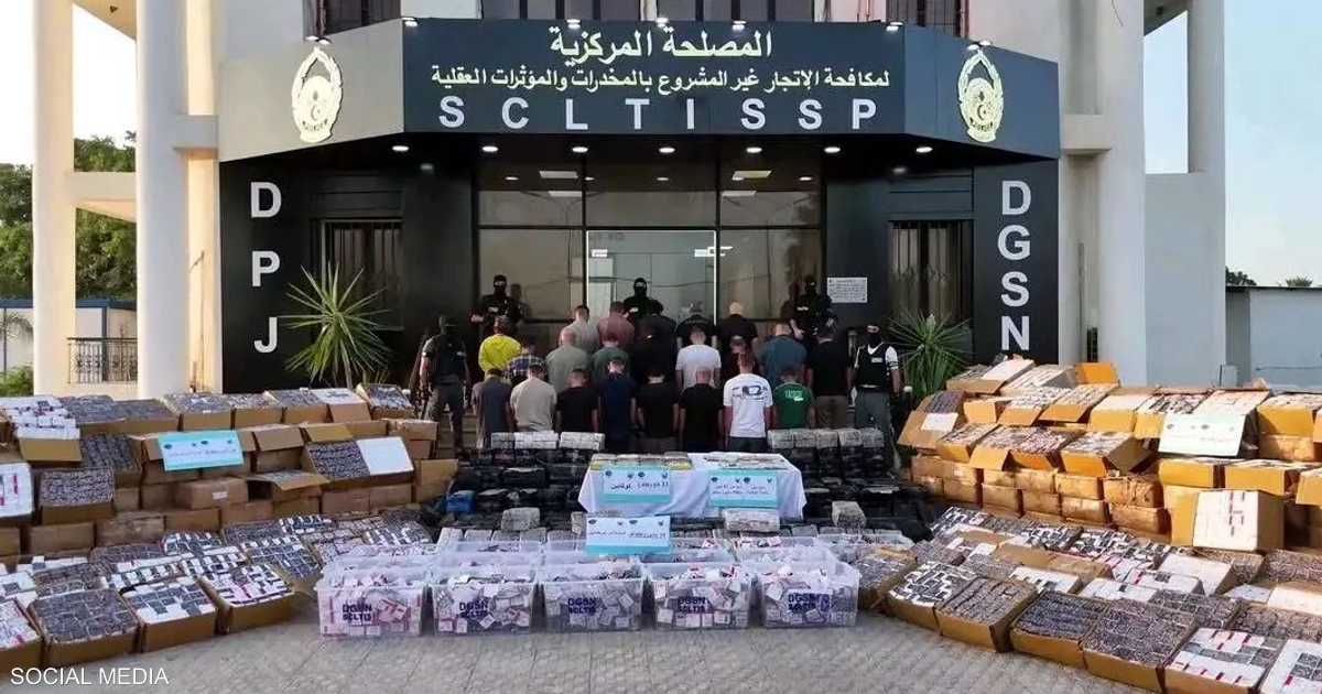 الشرطة الجزائرية تضبط كمية ضخمة من المخدرات ومركبات و25 مشتبها بهم في عملية أمنية واسعة