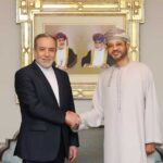 الوزيران العماني والإيراني يبحثان استئناف الحوار وتطويرات الملاحة في مضيق هرمز