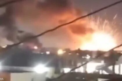 انفجار مخزن سلاح في منطقة الغيران بمصراتة وتطاير قذائف وسقطات في المناطق المحيطة