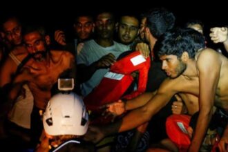 انقلاب مركب صيد قبالة السواحل التونسية ونجاة شخصين بعد ساعات من العطش والبرد
