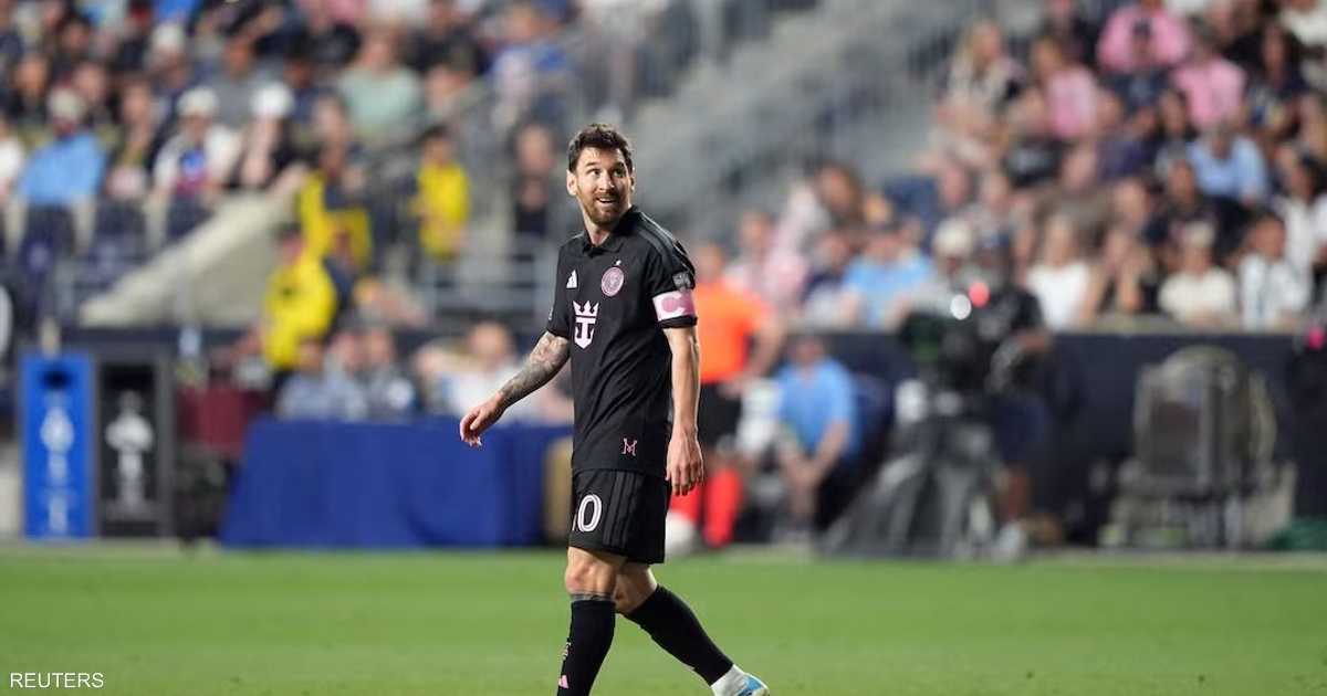 رابطة الدوري الأميركي تغرم ميسي لصفعه لاعب فيلادلفيا يونيون