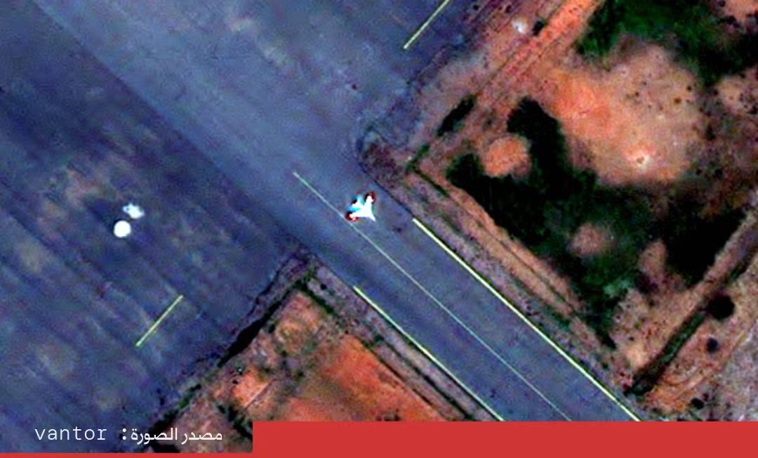 مجسم يشبه طائرة يظهر في مطار نيالا، إشارة لحرب الخداع.