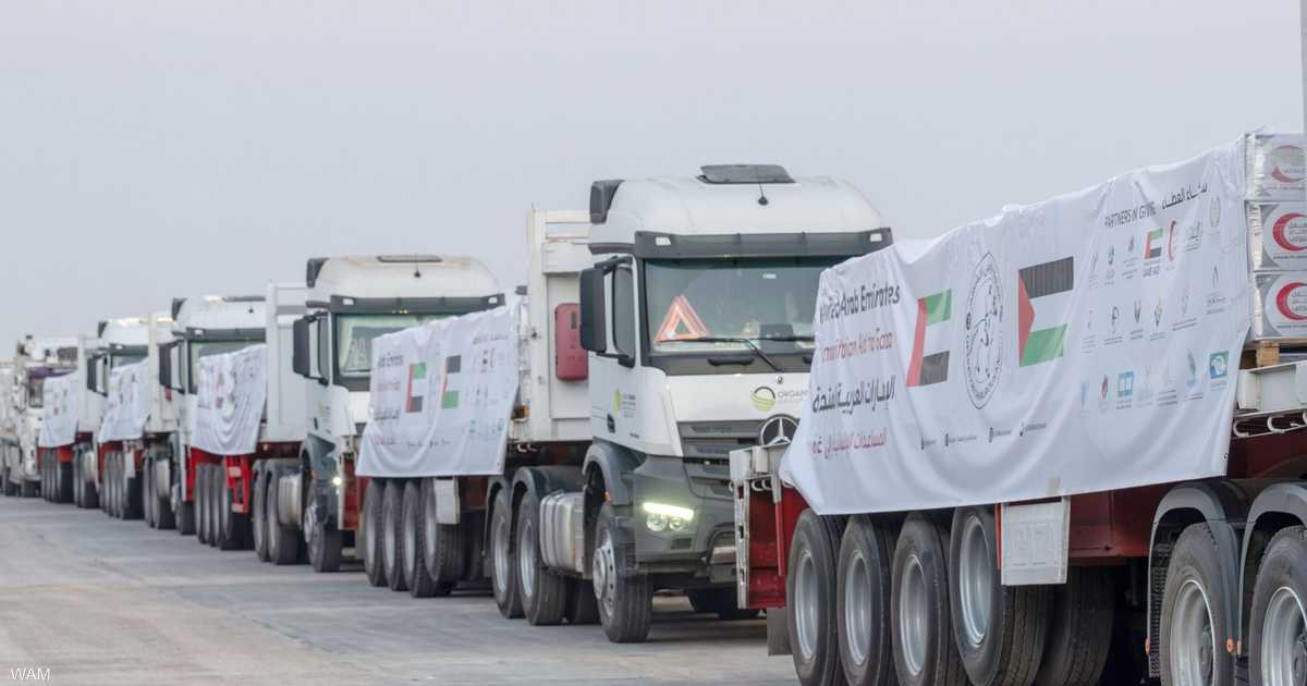 قوافل مساعدات تنطلق إلى قطاع غزة لتلبية الاحتياجات الأساسية وتعزيز الاستجابة الإنسانية.