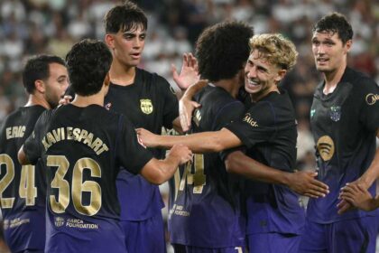 رافينيا يفتتح التسجيل ويصنع الأهداف ويقود مانشستر سيتي للفوز الساحق على إلتشي بأربعة أهداف.