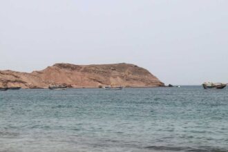 ناقلات تتجنب مضيق هرمز وتبحر نحو جنوب أفريقيا بعد تهديد الحوثيين