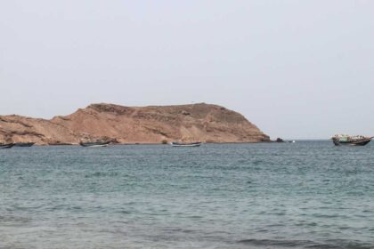 ناقلات تتجنب مضيق هرمز وتبحر نحو جنوب أفريقيا بعد تهديد الحوثيين