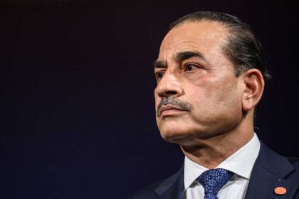 وزير الدفاع الباكستاني يصل إيران لبحث استئناف المفاوضات مع الولايات المتحدة