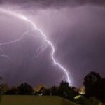مصرع مواطن وإصابة آخرين بـصاعقة في القضارف أثناء هطول أمطار غزيرة