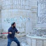 مستوطنون وجيش الاحتلال يهدمون نصباً تذكارياً للشهداء في الضفة الغربية