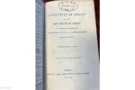اكتشاف كتاب نادر يعود لعام 1858 مخبأ خلف مدفأة في منزل تاريخي في كياما الأسترالية