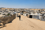 خطر الأفاعي والعقارب يتصاعد على نازحي المخيمات بسبب تدهور البيئة والمأوى المتسع.