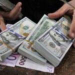 الدولار يقفز إلى 6400 جنيه في السوق الموازي بالسودان