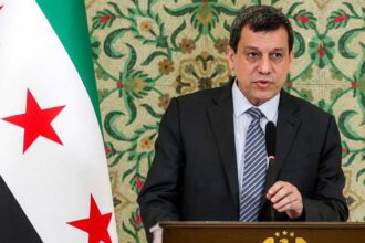 مظلوم عبدي يعلن حل قسد والإدارة الذاتية في سوريا