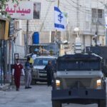 غارة إسرائيلية على جنين واعتقال طاقم الهلال الأحمر الفلسطيني بعد وصوله للموقع