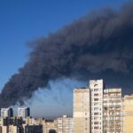 انفجار مستودع ذخيرة بالقرب من كييف يودي بحياة 37 شخصاً ويحتجز رئيس بلدية أوكراني