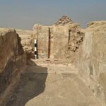 كشفت أعمال الحفائر عن بقايا مقبرة سخنتيو بتاح ومجموعة أدوات طقوس جنازة.