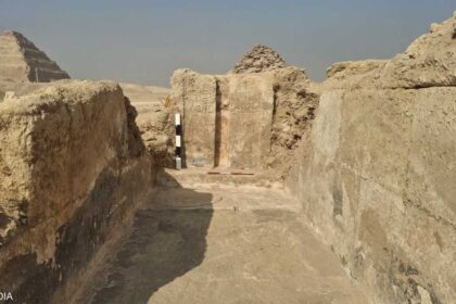 كشفت أعمال الحفائر عن بقايا مقبرة سخنتيو بتاح ومجموعة أدوات طقوس جنازة.