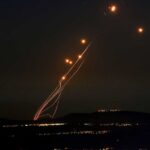 اليونان توقع صفقة دفاعية ضخمة مع إسرائيل بـ3.6 مليار دولار لشراء أنظمة دفاع جوي متعددة الطبقات.