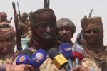 قيادة المليشيا تسلم أسلحتها للجيش السوداني في أم درمان.