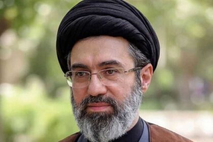 رسالة من خامنئي تدعو إلى وحدة إيرانية ضد أميركا وإسرائيل وتناول الاقتصاد.