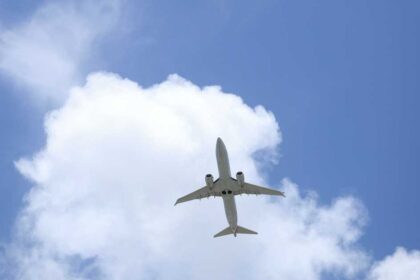 طائرة بوينغ 737 تهبط إجراء احترازيا في باريس وتواصل رحلتها إلى مايوركا بعد حجز الركاب الفندقي