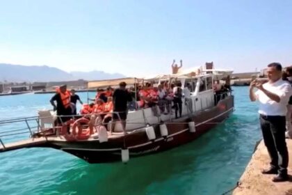 العبارة تفشل بالقرب من الساحل وتودي بحياة 6 أشخاص على الأقل