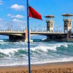 إجراءات احترازية مشددة على شواطئ الإسكندرية ومطروح بسبب اضطراب البحر وارتفاع الأمواج
