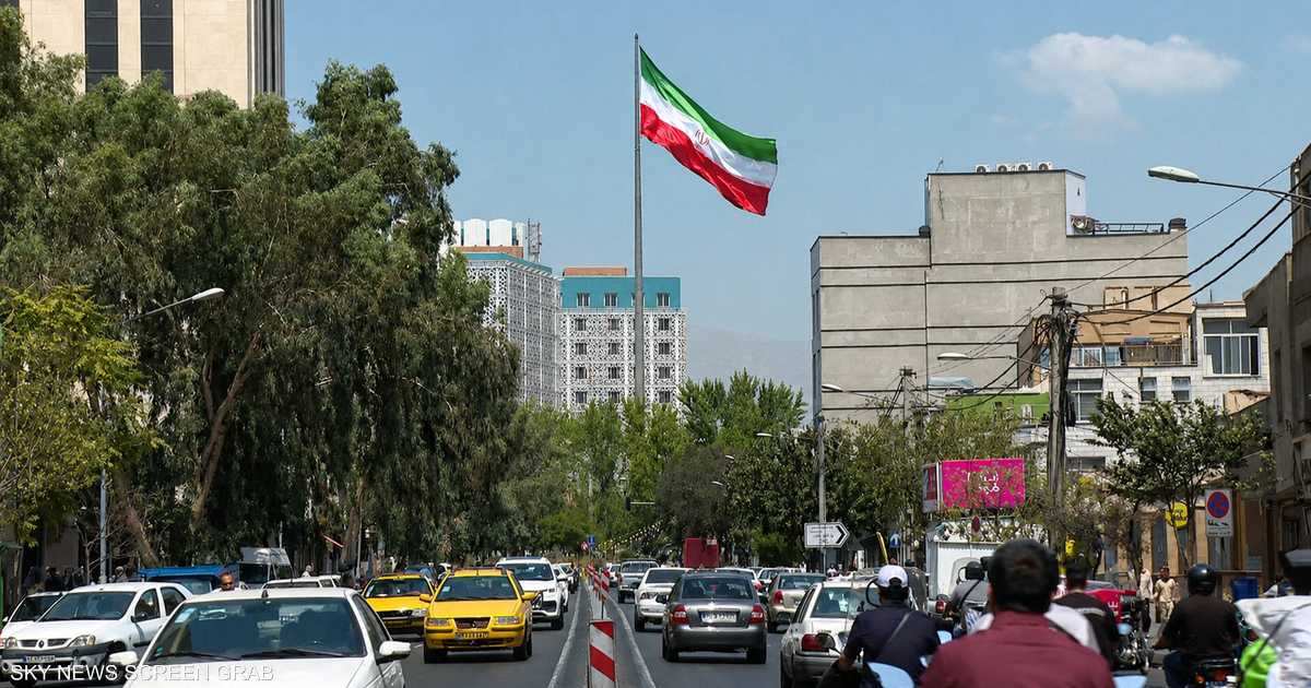 الأزمة الداخلية الإيرانية تتصاعد بين انكماش اقتصادي وتوسع نفوذ الحرس الثوري