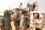 حمودة دحلوب و200 مقاتل يعلنان الانشقاق عن مليشيا أسرة دقلو وانضمامهم للقوات المسلحة السودانية.