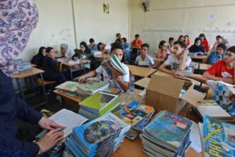 مدرسة لبنان بين مقعد الدراسة وملاذ النازحين قبل بداية العام الجديد
