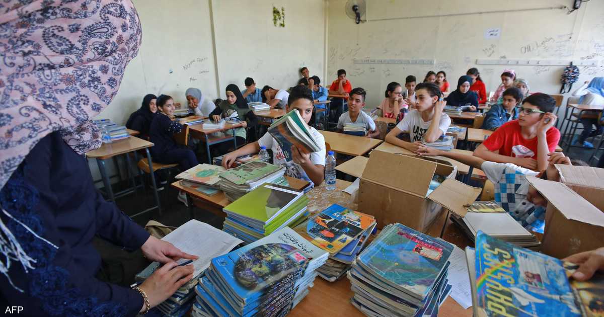 مدرسة لبنان بين مقعد الدراسة وملاذ النازحين قبل بداية العام الجديد