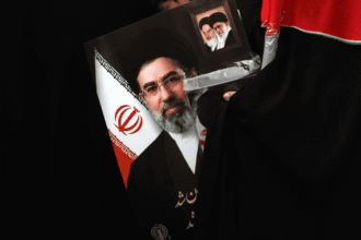 الموساد والـCIA ينسقان لتحديد مصير مرشد إيران الجديد
