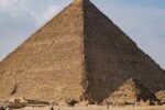 هل يمكن لزلزال بقوة 8 درجات أن ينهار الهرم؟ الدراسات تشير إلى تأثيرات أكثر تعقيداً.