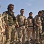 وزير الدفاع: صرف الرواتب عبر البنوك والمصارف المعتمدة لضمان وصولها آمناً للعسكريين